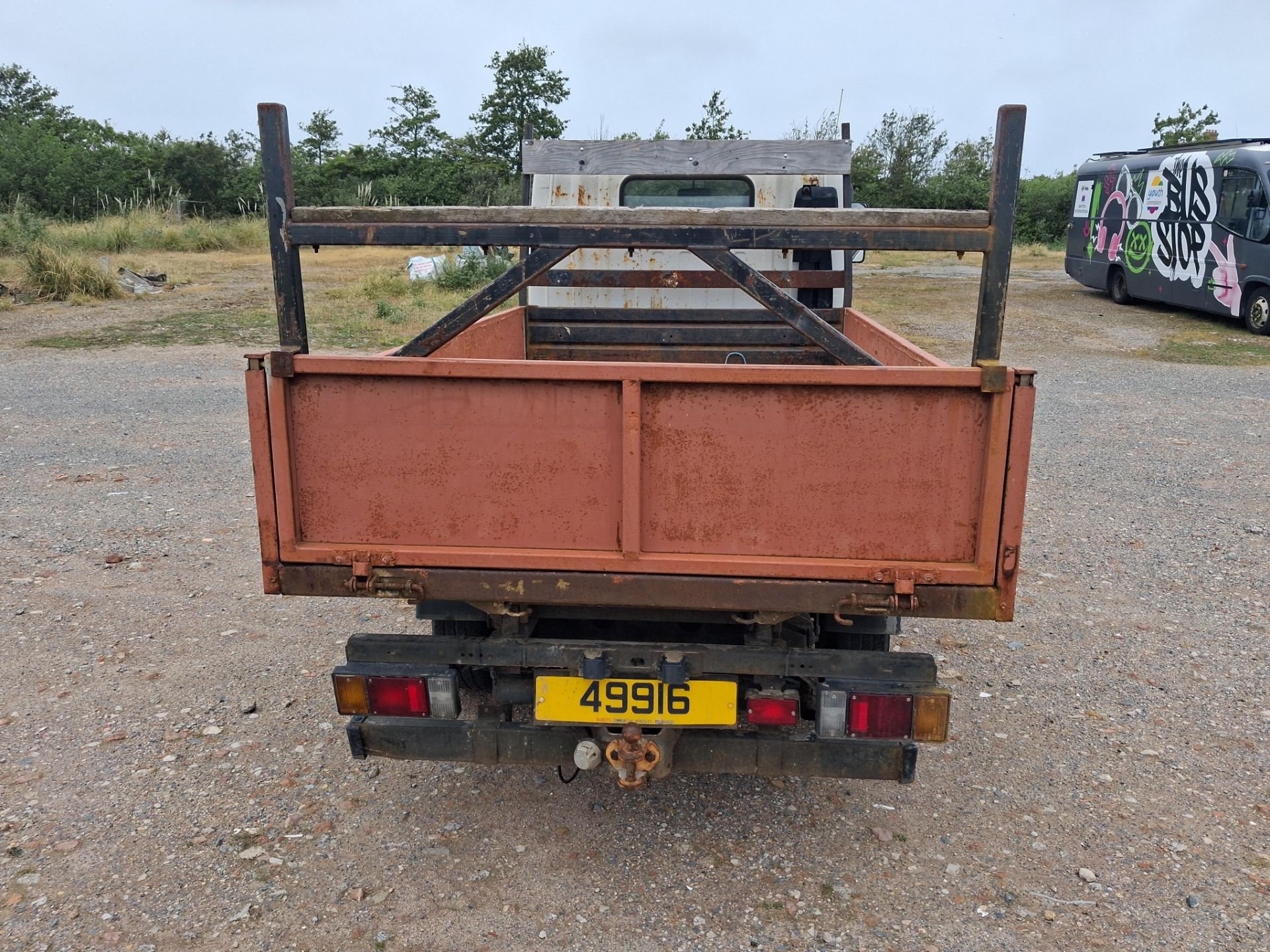 Isuzu NLR85E Tipper Truck - Image 4 of 24
