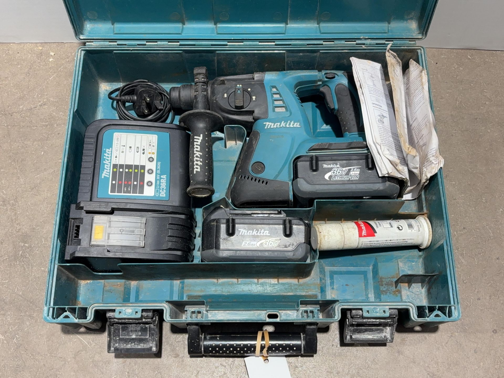 Makita BHR262 cordless combination hammer drill in carry case with 2 x batteries and 1 charger - Image 2 of 4