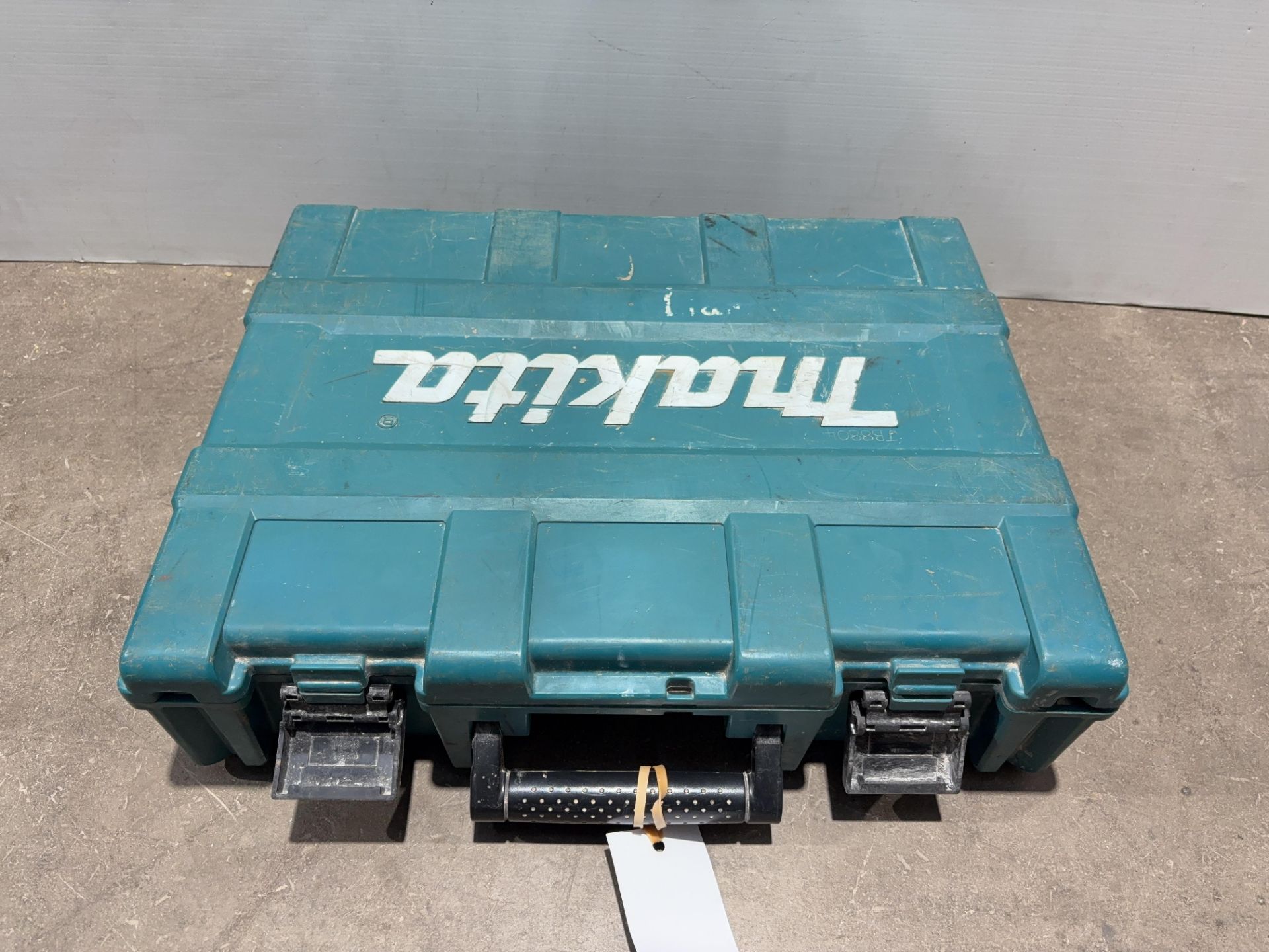 Makita BHR262 cordless combination hammer drill in carry case with 2 x batteries and 1 charger - Image 4 of 4