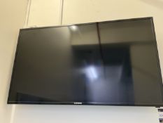 2 x Samsung TV Screens. 55 Inch with No control (Please note this lot is located in the Hall & Offic