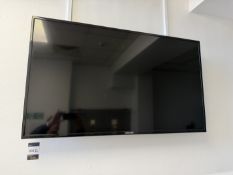 Samsung TV Screen 2 off. ED 55C 55'' TV Screen, no controls. (Please note this lot is located in the