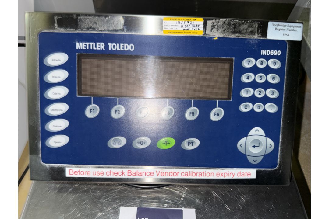 Mettler Toledo Scales. Model IND690 Desk. SN 3268715. YOM 2011. Scale 80 x 60. This lot is Buyer to - Image 2 of 3