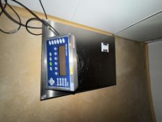 Mettler Toledo Scales. Model IND690 Desk. SN 3268715. YOM 2011. Scale 80 x 60. This lot is Buyer to