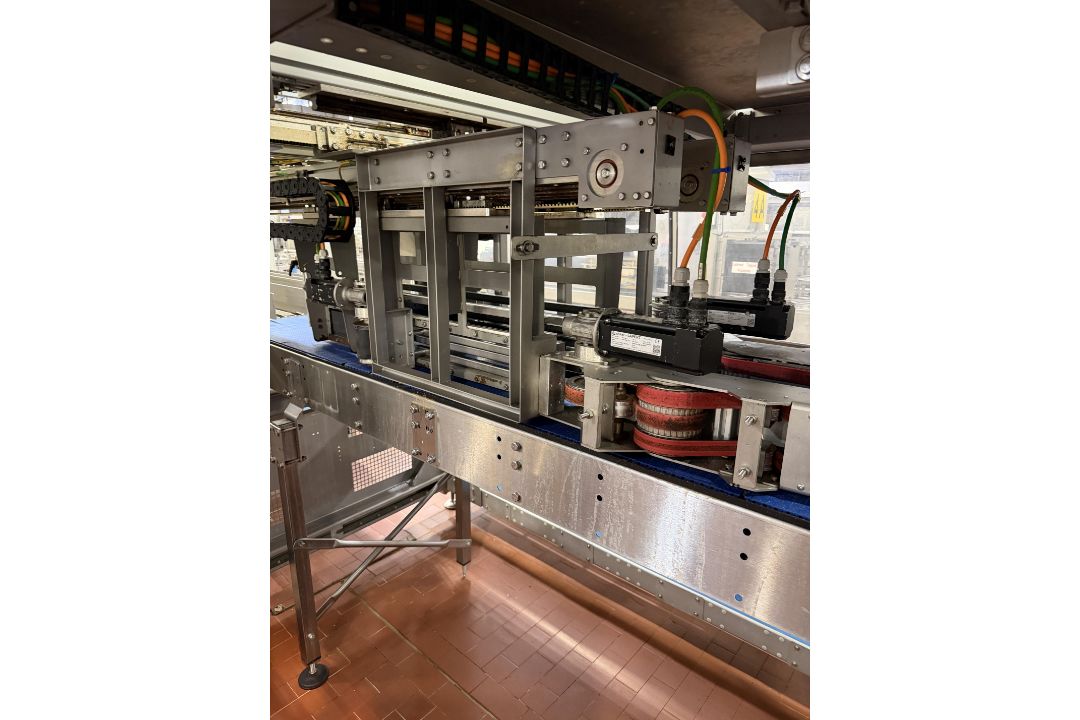 SMI Overwrapper and Shrink Tunnel. SMO DV500S Ergon Divider. SMI LSK40F Shrinkwrapper feeding Heat T - Image 4 of 25