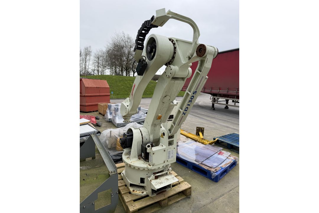 Robot Z01305D - ControllerD43D-E001. This lot is Buyer to Remove. Please note that a Risk Assessment - Image 5 of 8