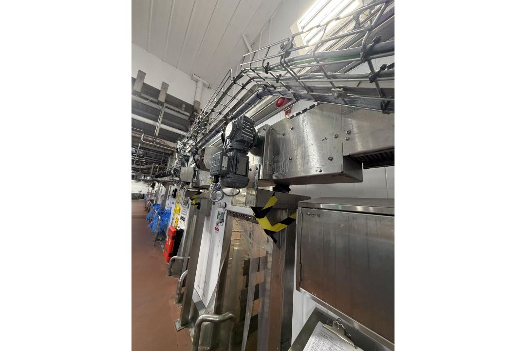 Amech High level conveyor. Approx 60 metres motorised conveyor transporting the 6 x 4 pint milk from - Image 1 of 13