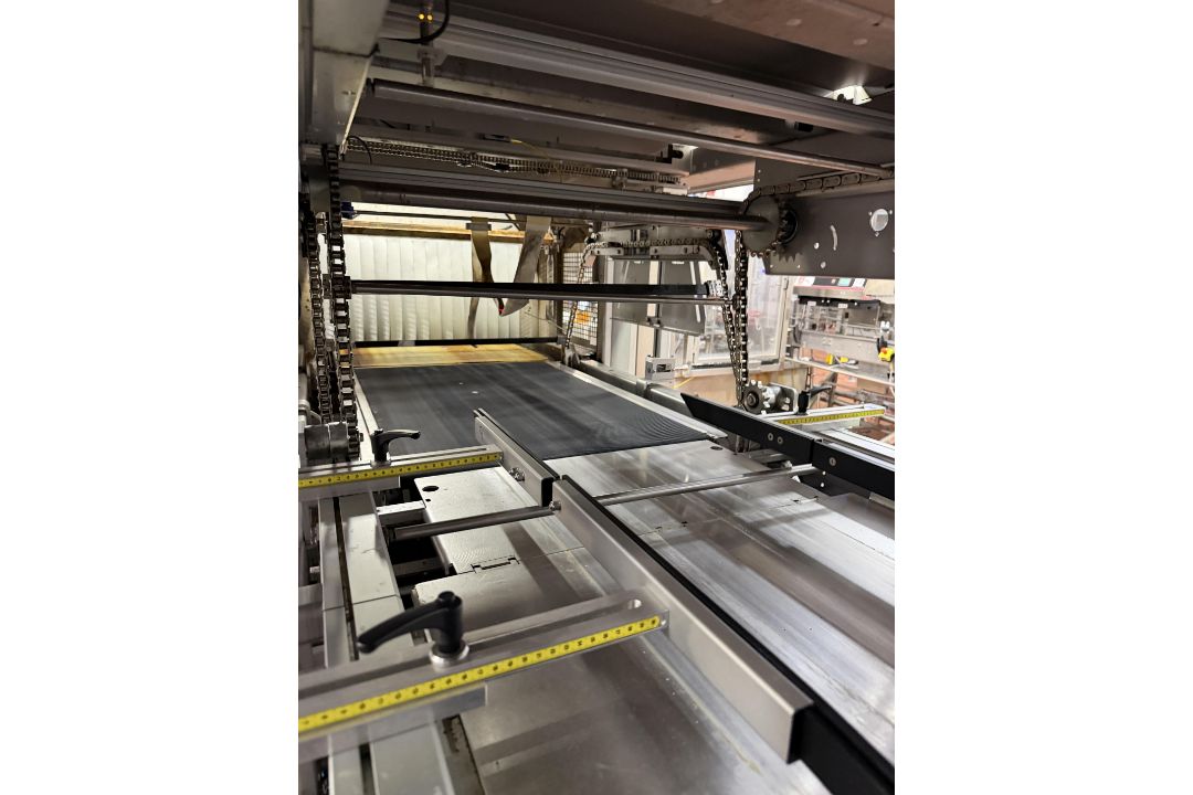 SMI Overwrapper and Shrink Tunnel. SMO DV500S Ergon Divider. SMI LSK40F Shrinkwrapper feeding Heat T - Image 12 of 25