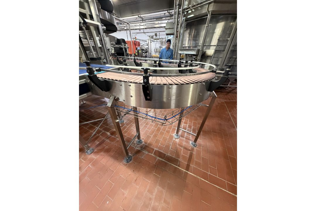 180 Deg bend conveyor. Outfeed from heat Tunnel to Spiralveyor. This lot is Buyer to Remove. Please - Image 2 of 3