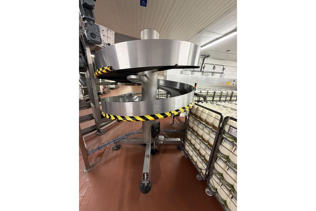 Amech High level conveyor. Approx 60 metres motorised conveyor transporting the 6 x 4 pint milk from - Image 11 of 13