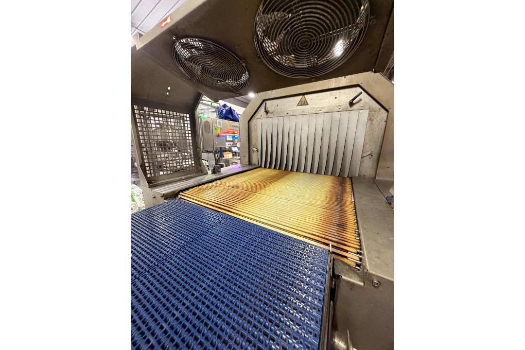 SMI Overwrapper and Shrink Tunnel. SMO DV500S Ergon Divider. SMI LSK40F Shrinkwrapper feeding Heat T - Image 24 of 25