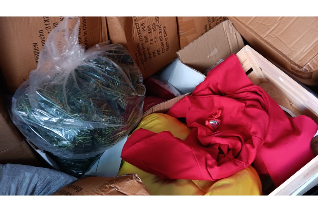 Contents of Container to Include: Large Quantity of Rain Ponchos, Quantity of Seasonal Props (Exclud - Image 7 of 9