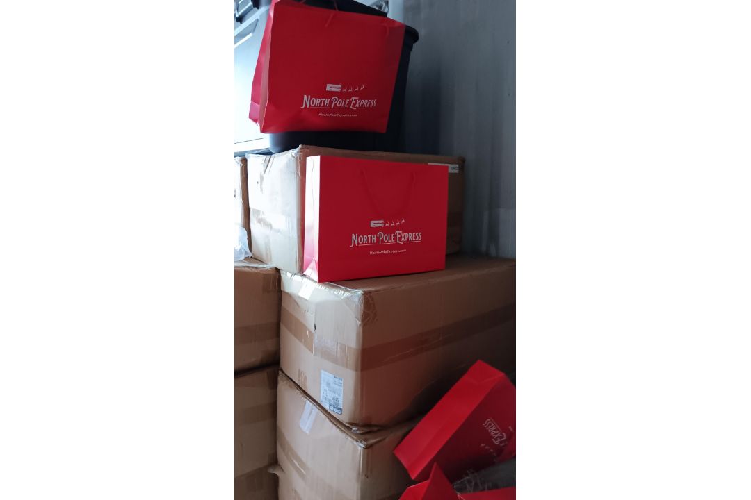 Contents of Container to Include: Large Quantity of Wired Headphones, Blankets and Santa Hats (Exclu - Image 4 of 12