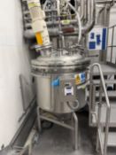 316 SS Detergent Tank approx 1000 ltr with top agitator.