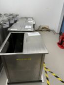 6x 316 SS Powder Bins. 3 Flat bottoms and 3 V bottomed (see photos) 75 x 90 x 90cm