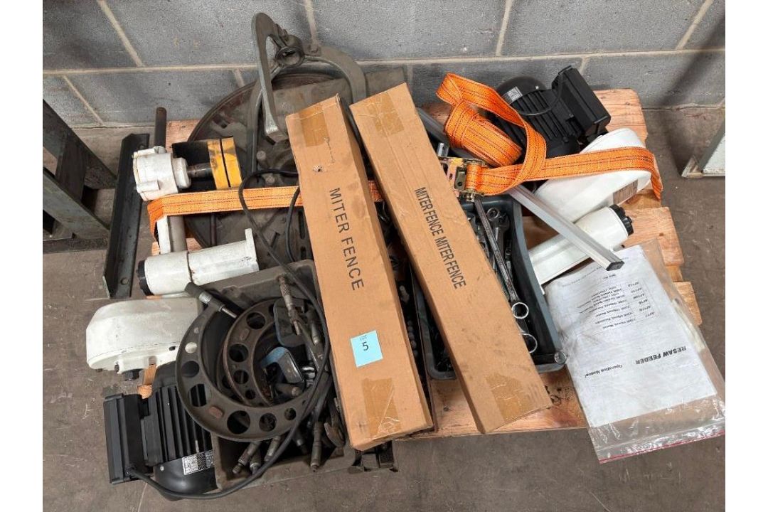 Contents of pallet to include 2 x resaw feeders, 2 x mitre fences, box of spanners, turning tooling, - Image 1 of 4