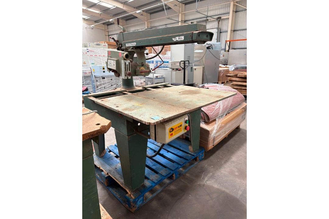 Wadkin Bursgreen BRA350 radial arm saw - S/N 79583 - 3PH. Please note there is a £20 Plus VAT Lift O - Image 1 of 6