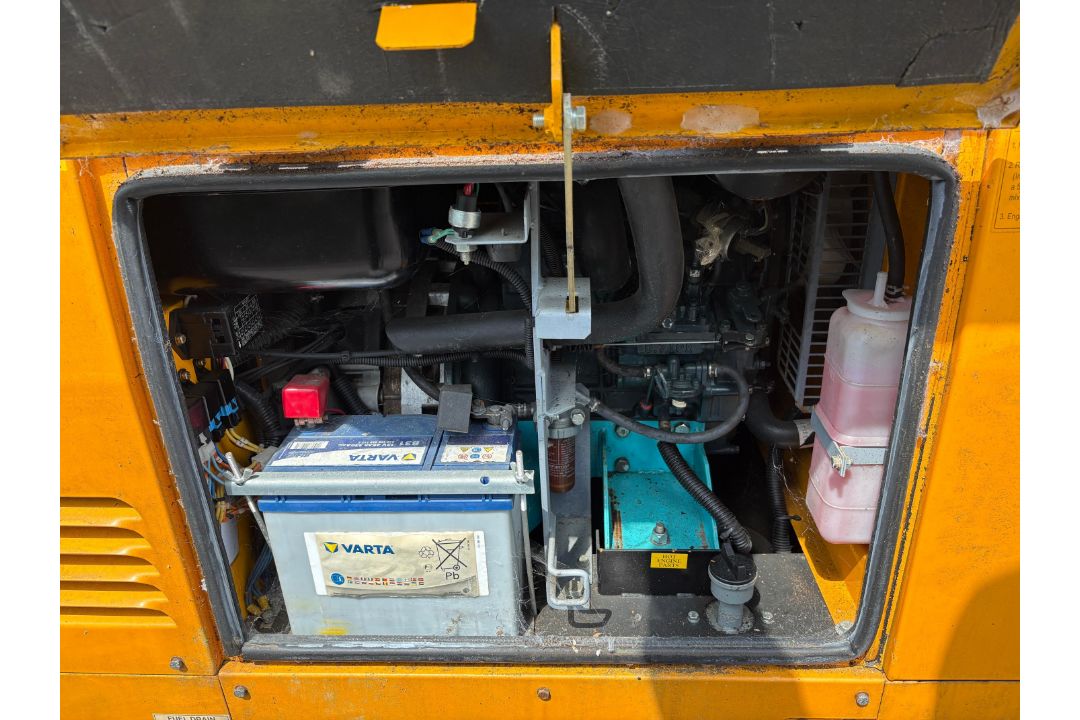 ARC GEN Weldmaker 300AVC DC Welder Generator - model D722. S/N 1302356. 586 total hours recorded. Pl - Image 11 of 13