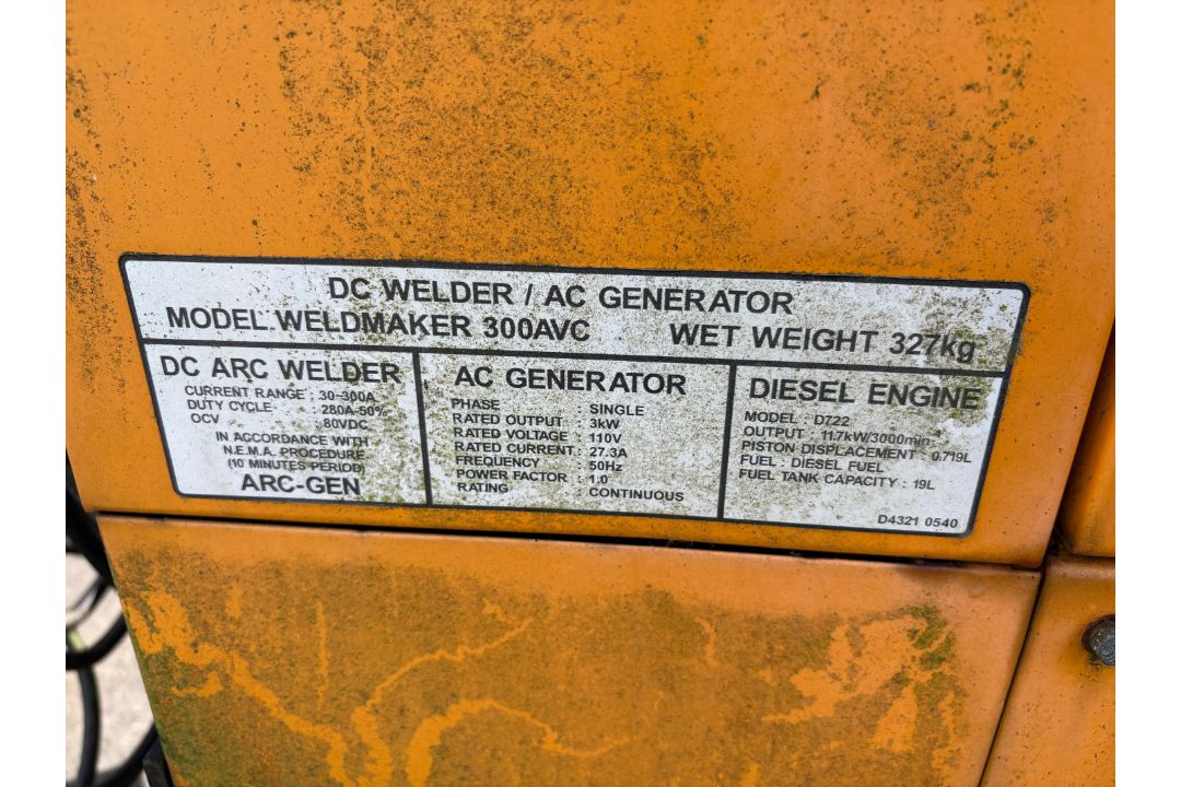 ARC GEN Weldmaker 300AVC DC Welder Generator - model D722. S/N 1302356. 586 total hours recorded. Pl - Image 7 of 13