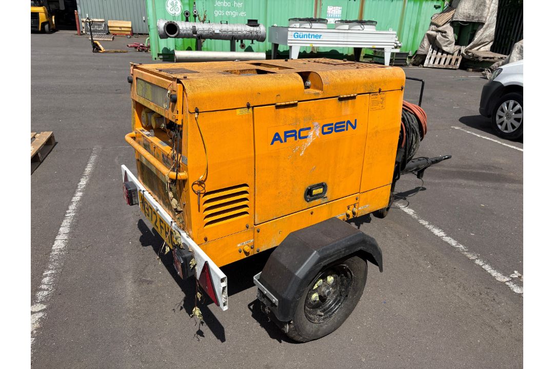 ARC GEN Weldmaker 300AVC DC Welder Generator - model D722. S/N 1302356. 586 total hours recorded. Pl - Image 5 of 13
