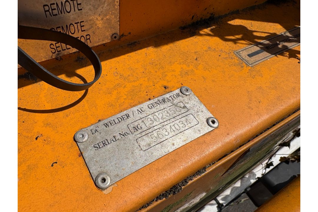 ARC GEN Weldmaker 300AVC DC Welder Generator - model D722. S/N 1302356. 586 total hours recorded. Pl - Image 10 of 13