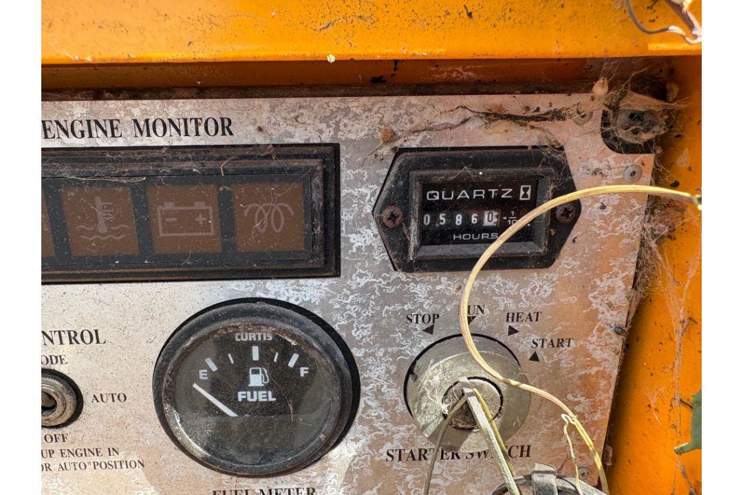 ARC GEN Weldmaker 300AVC DC Welder Generator - model D722. S/N 1302356. 586 total hours recorded. Pl - Image 9 of 13