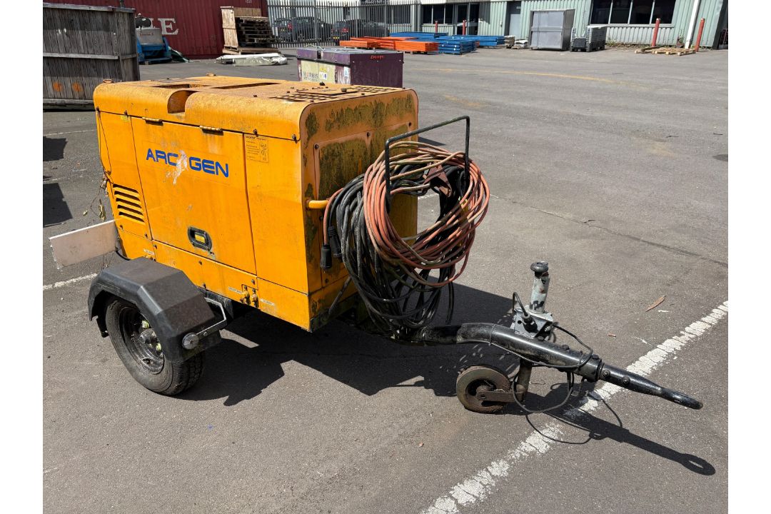ARC GEN Weldmaker 300AVC DC Welder Generator - model D722. S/N 1302356. 586 total hours recorded. Pl - Image 6 of 13