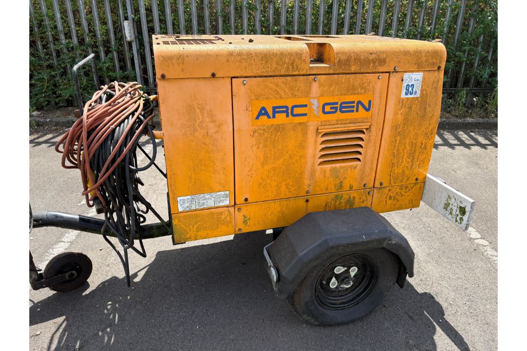 ARC GEN Weldmaker 300AVC DC Welder Generator - model D722. S/N 1302356. 586 total hours recorded. Pl - Image 3 of 13