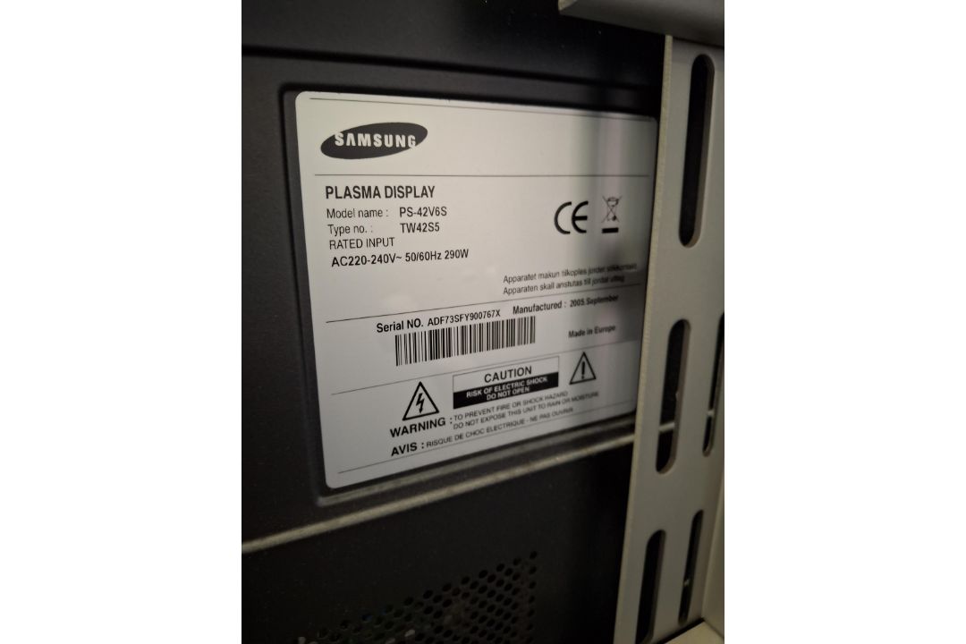 Samsung PS-42V65 42� on mobile stand - Image 3 of 3