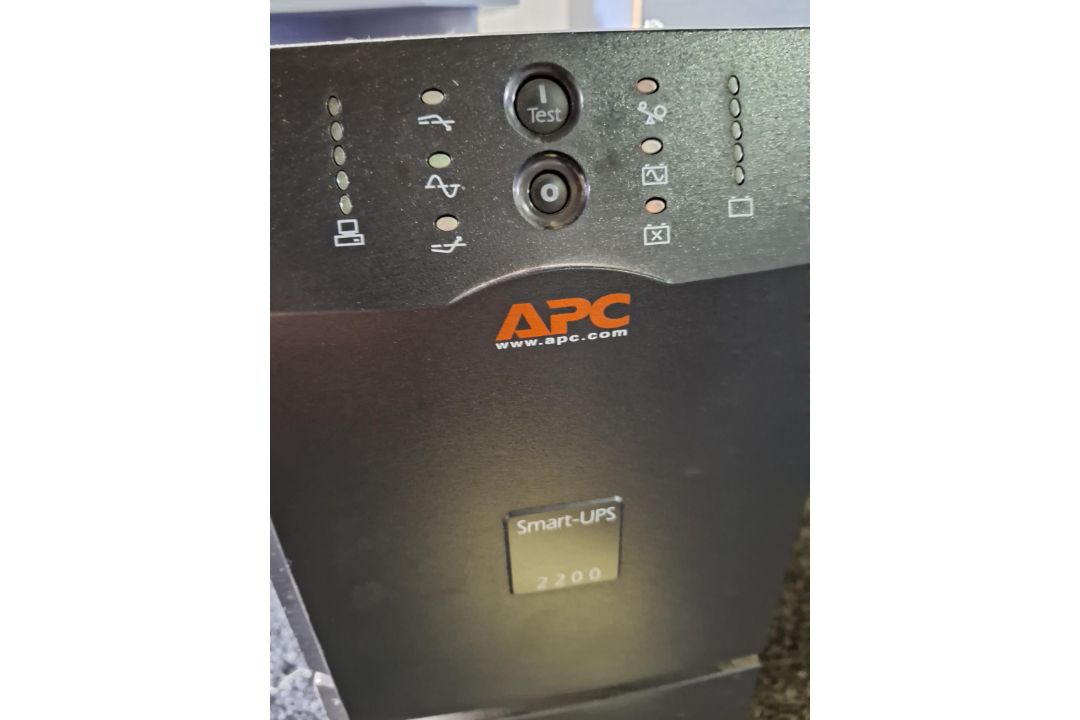 APC 2200 UPS - Image 2 of 3