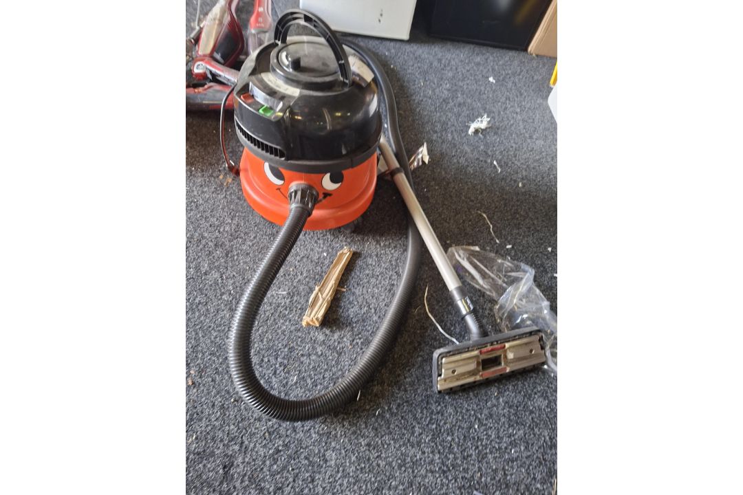 Numatic NRV200-22 Henry vacuum cleaner - Image 1 of 2