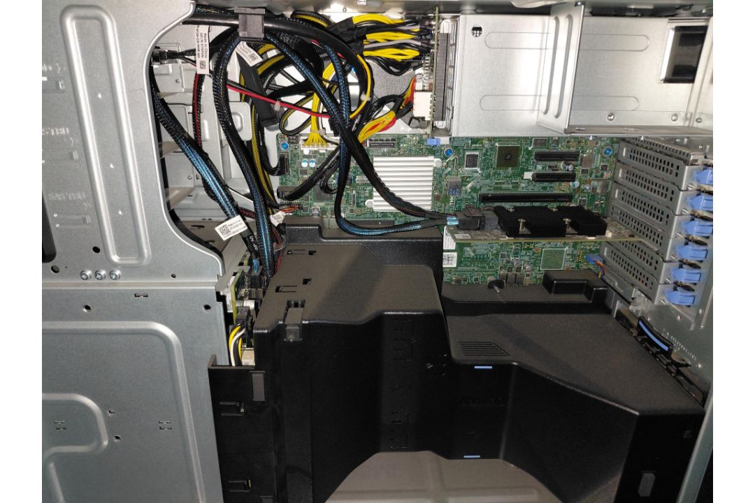 Dell EMC Poweredge T440 server - Image 4 of 4