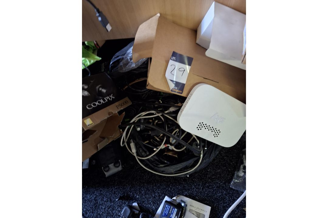 Quantity of various cables - Image 1 of 3