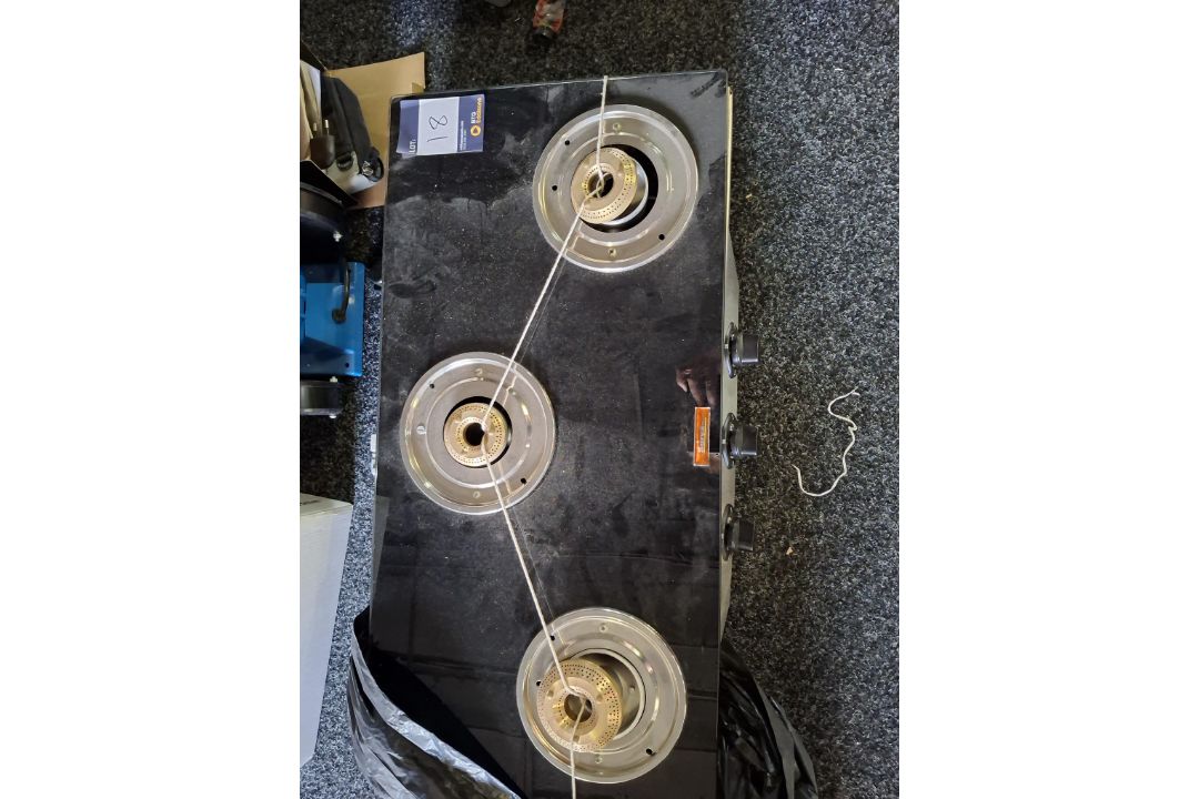 Surya max 3 hob gas stove - Image 4 of 4