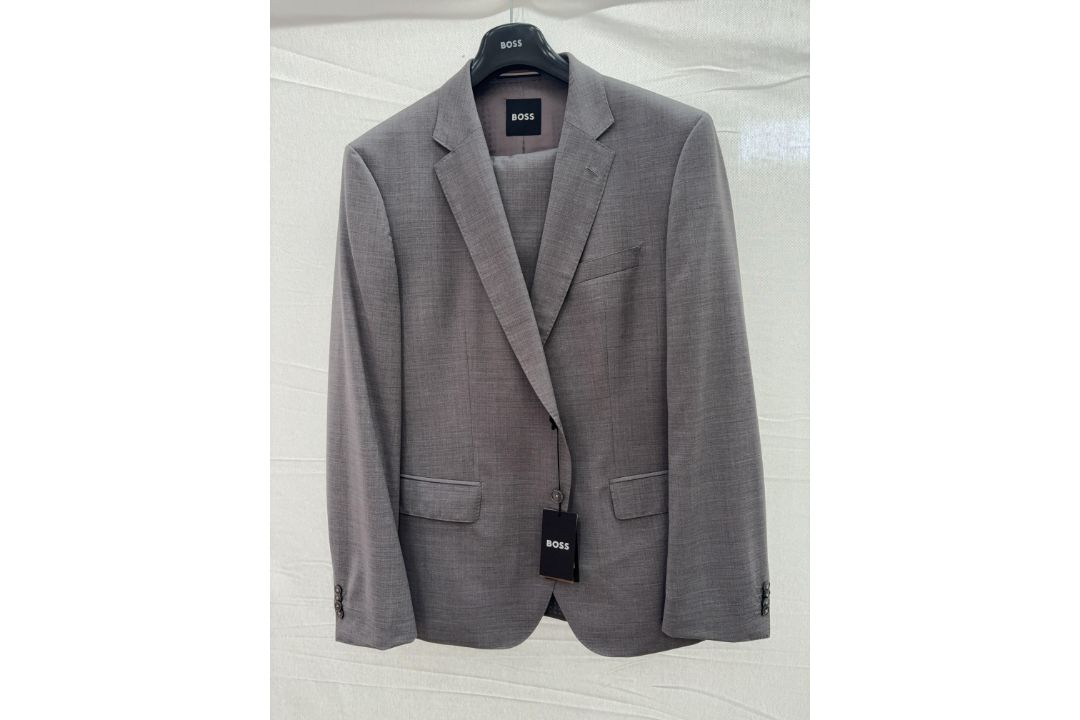 Hugo Boss 2pc suit - size 46 - RRP£490 - Image 4 of 6