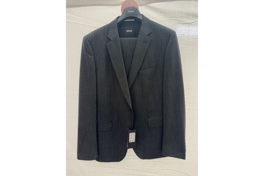 Hugo Boss 2pc suit - size 48R - RRP£490 - Image 1 of 12