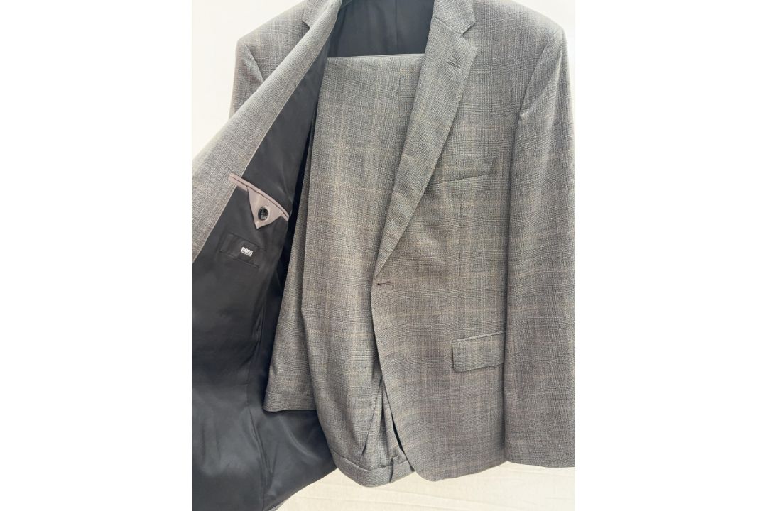 Hugo Boss 2pc suit - size 46”R - RRP£480 - Image 3 of 5
