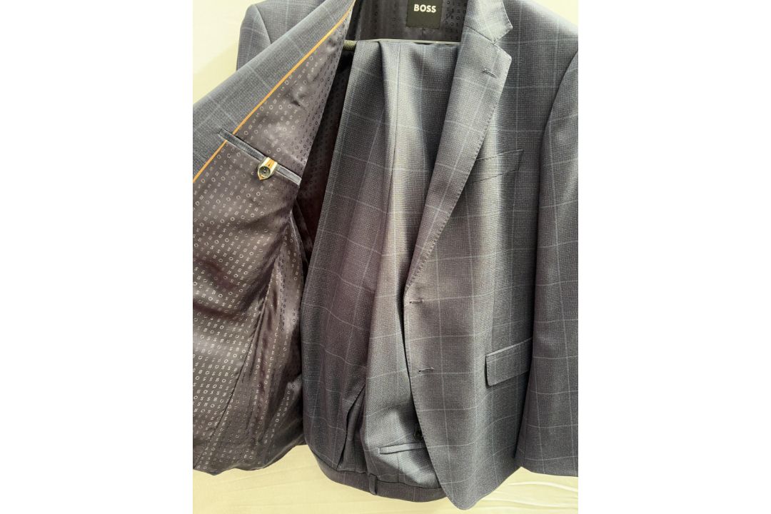Hugo Boss 3pc suit - size 46R - RRP£750 - Image 2 of 3