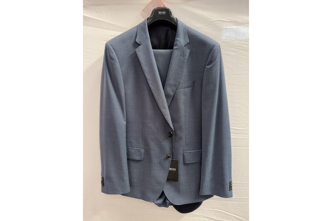 Hugo Boss 3pc suit - size 46”R - RRP£695 - Image 1 of 4