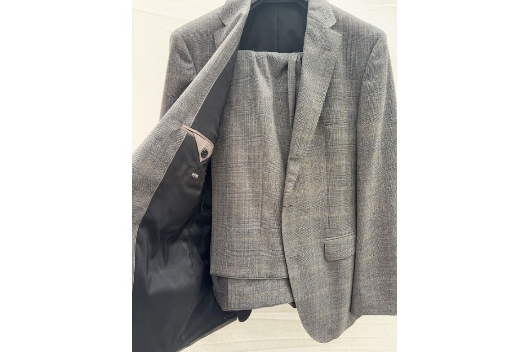 Hugo Boss 2pc suit - size 38”R - RRP£480 - Image 4 of 6