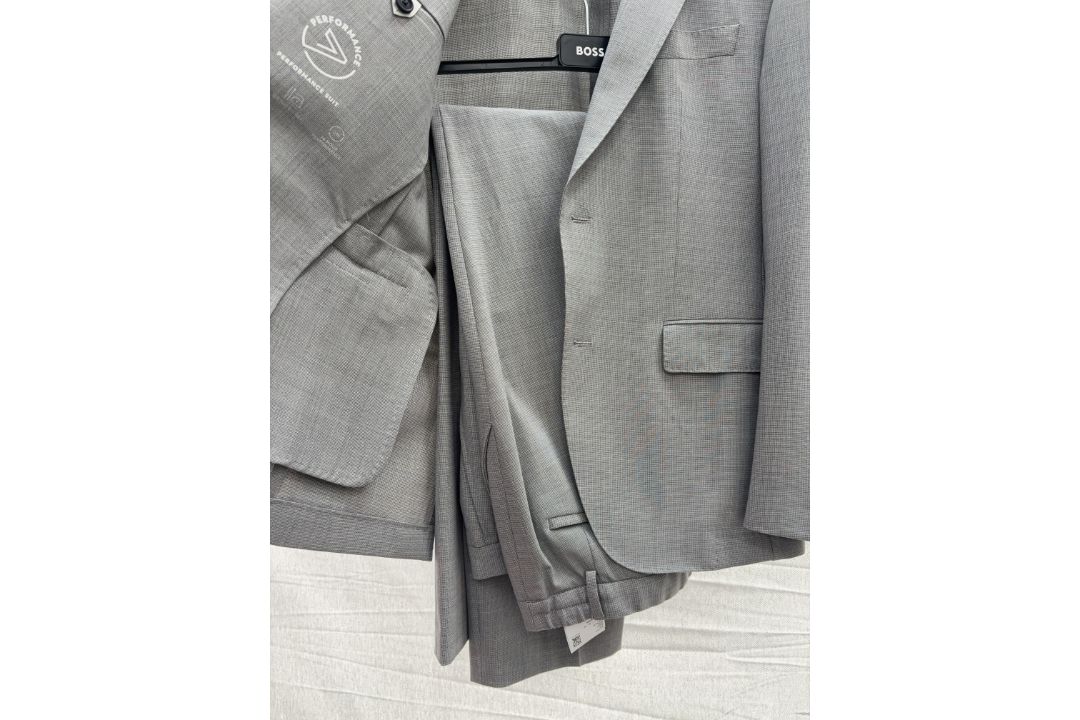 Hugo Boss 2pc suit - size 38 - RRP£535 - Image 3 of 9