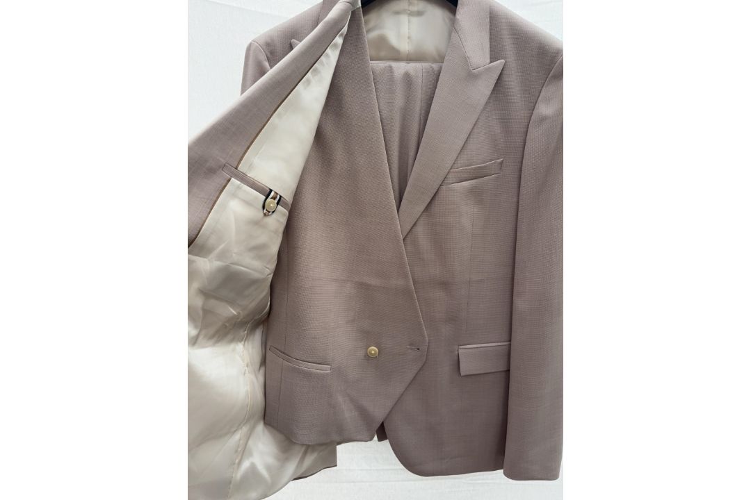 Hugo Boss 3pc suit - size 44 - RRP£640 - Image 5 of 11