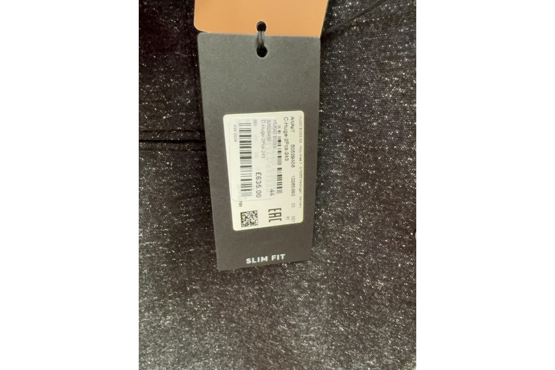 Hugo Boss 2pc suit - size 44 - RRP£635 - Image 3 of 3