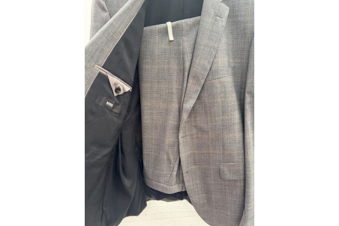 Hugo Boss 2pc suite - size 48”R - RRP£480 - Image 3 of 6