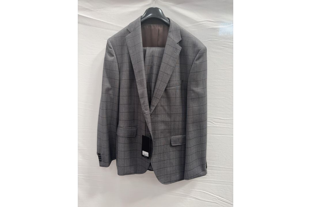 Hugo Boss 2pc suite - size 44”R - RRP£525 - Image 1 of 3