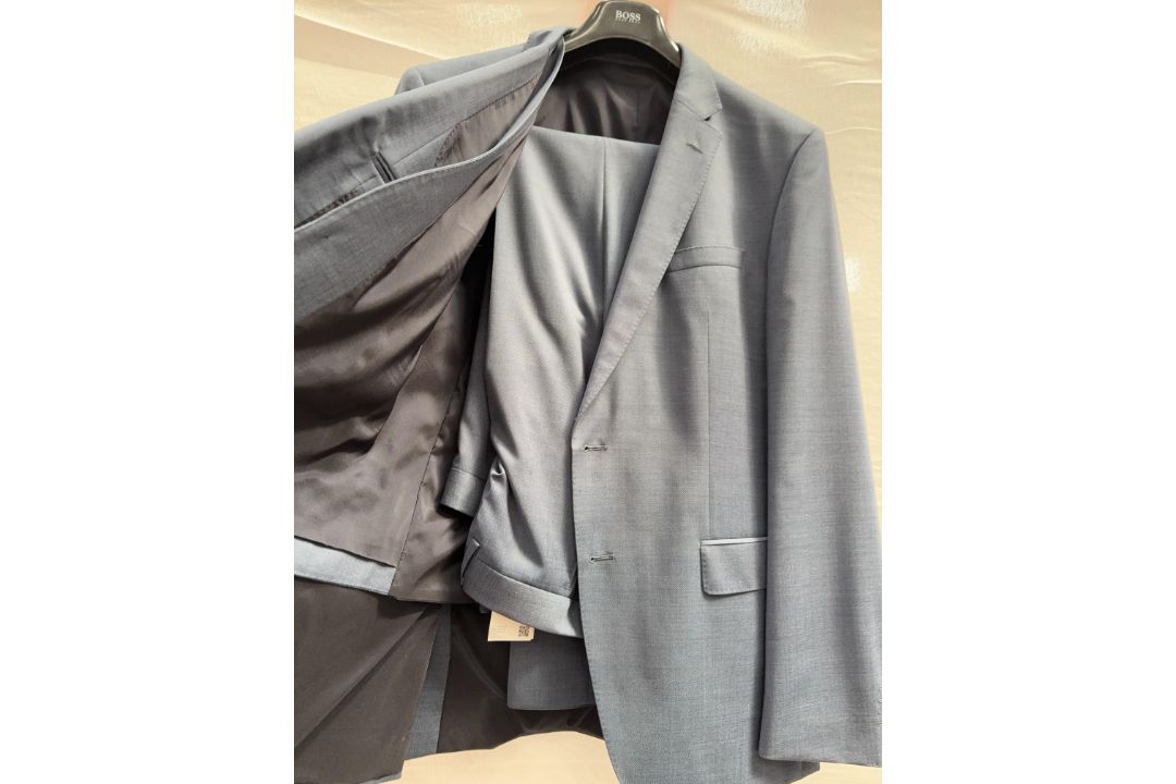 Hugo Boss 3pc suit - size 44”R - RRP£695 - Image 5 of 6
