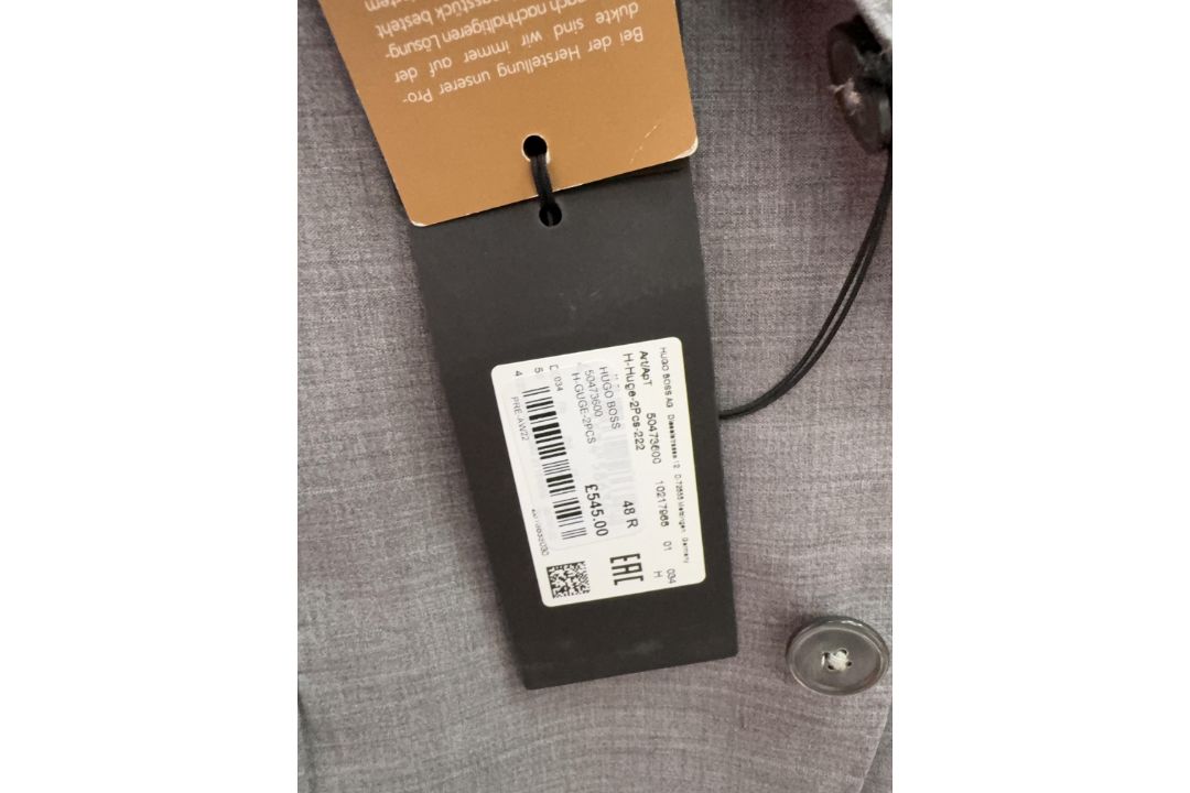 Hugo Boss 2pc suit - size 48R - RRP£545 - Image 3 of 3