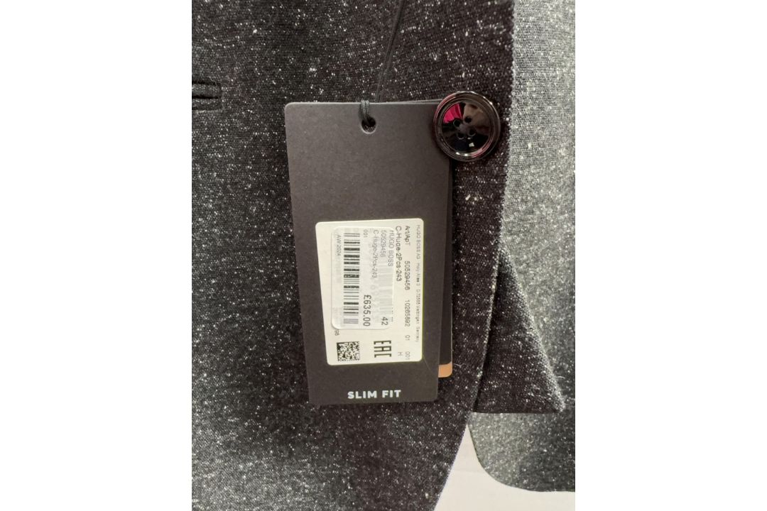 Hugo Boss 2pc suit - size 42 - RRP£635 - Image 3 of 3