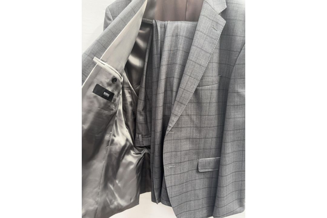 Hugo Boss 2pc suite - size 44”R - RRP£525 - Image 2 of 3