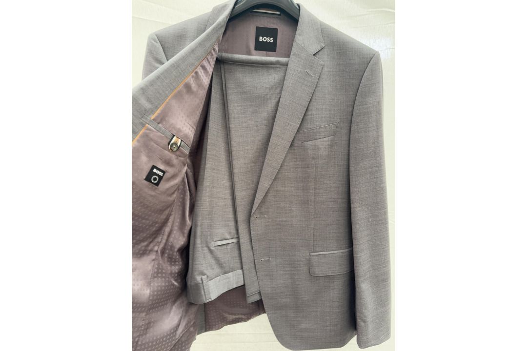 Hugo Boss 2pc suit - size 46R - RRP£545 - Image 2 of 3