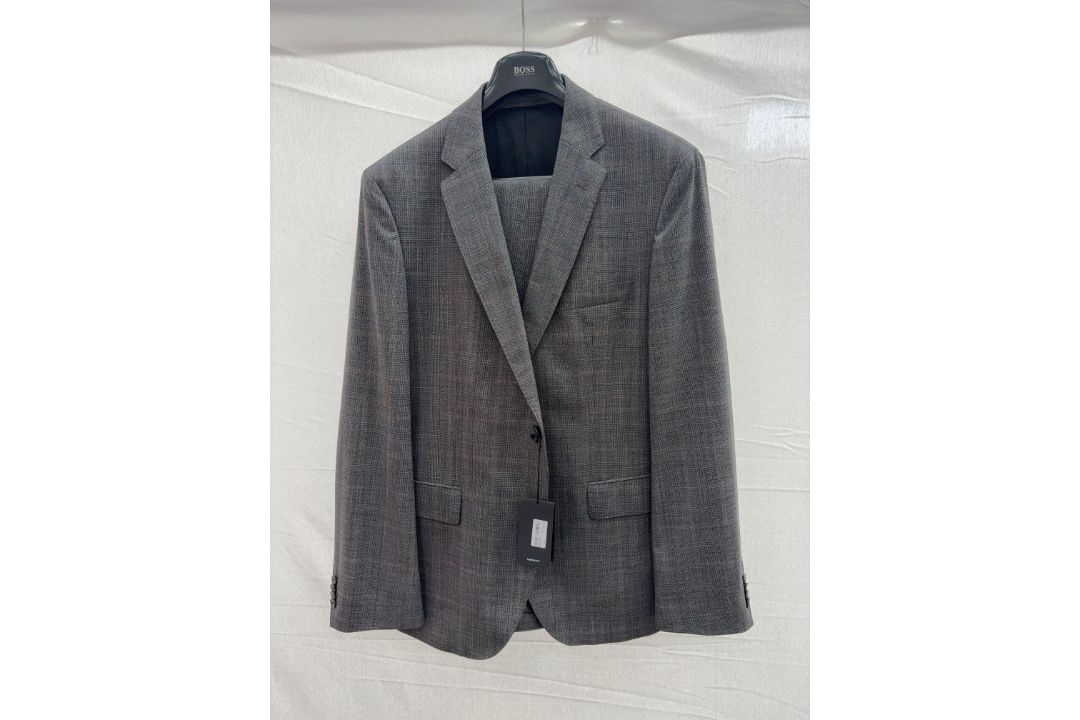 Hugo Boss 2pc suit - size 46”R - RRP£480 - Image 1 of 5